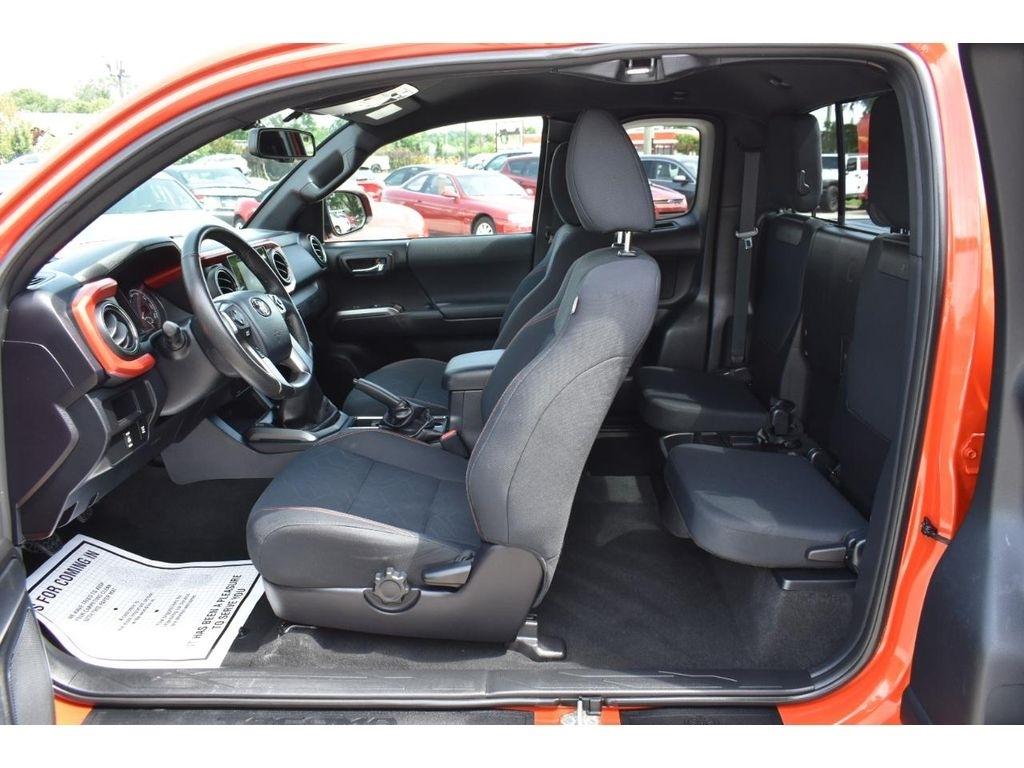 Toyota Tacoma 4WD Access Cab V6 MT TRD Sport (Natl) 2017
