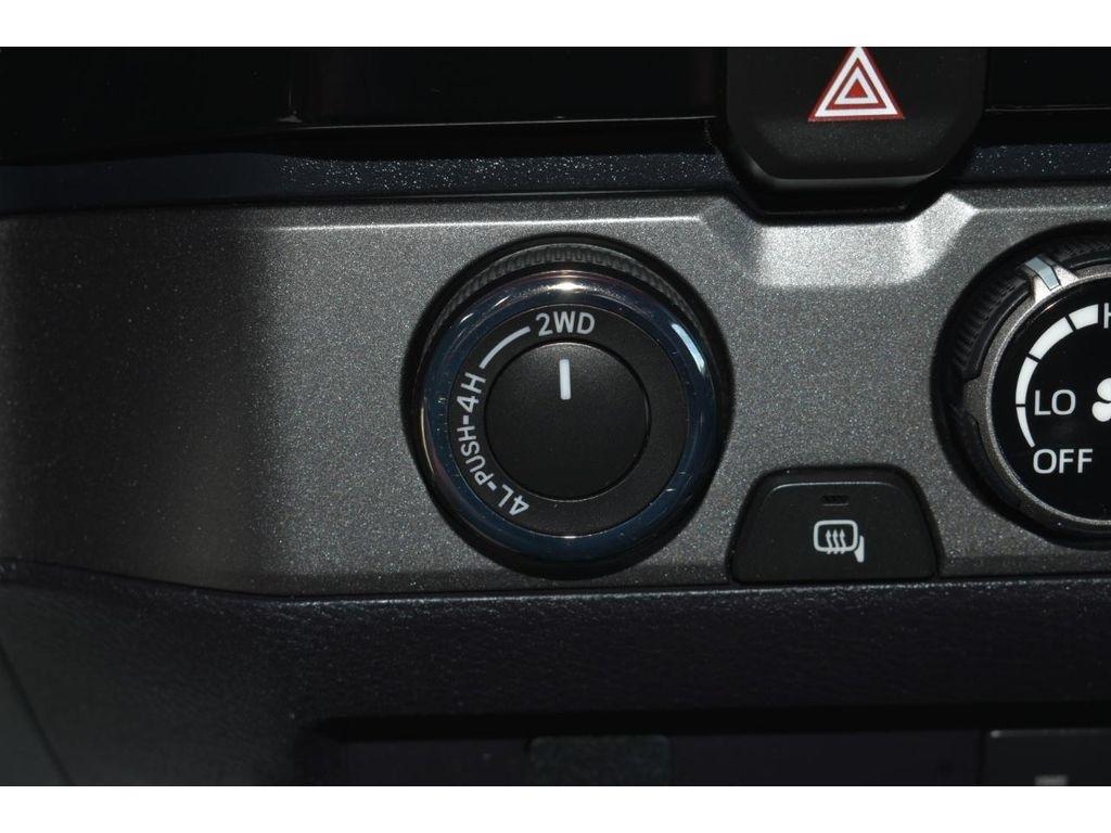 Toyota Tacoma 4WD Access Cab V6 MT TRD Sport (Natl) 2017