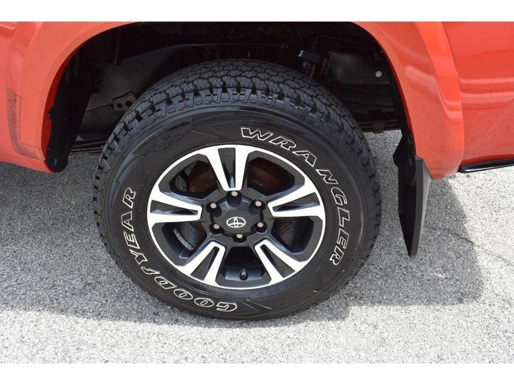 Toyota Tacoma 4WD Access Cab V6 MT TRD Sport (Natl) 2017