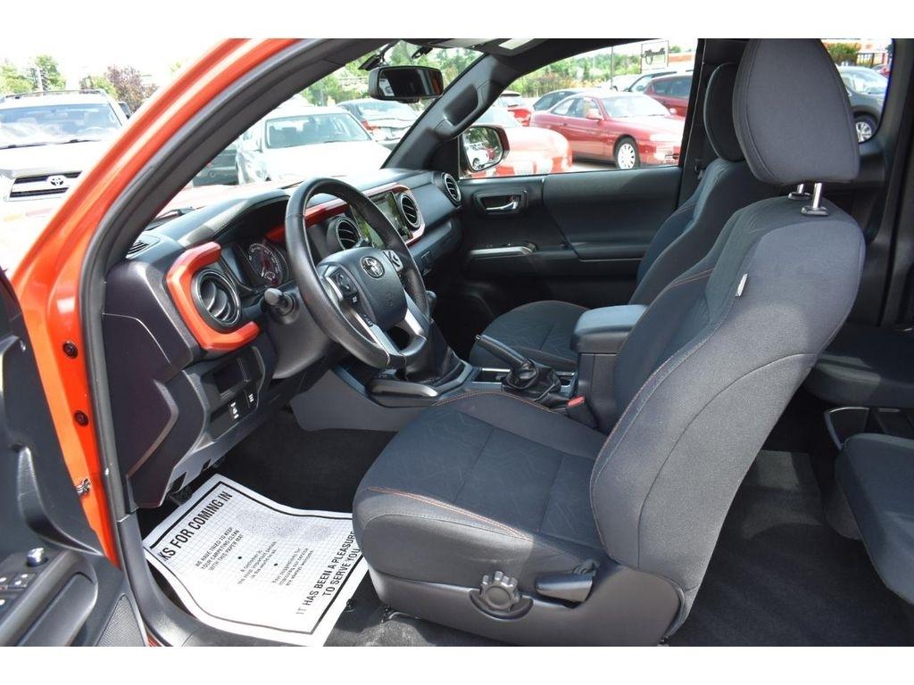 Toyota Tacoma 4WD Access Cab V6 MT TRD Sport (Natl) 2017
