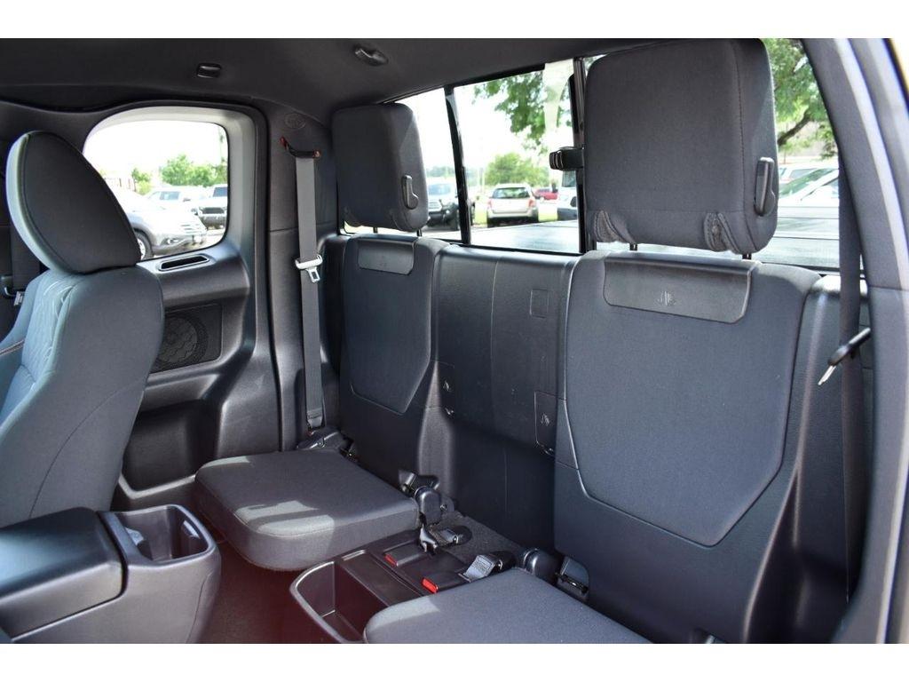 Toyota Tacoma 4WD Access Cab V6 MT TRD Sport (Natl) 2017