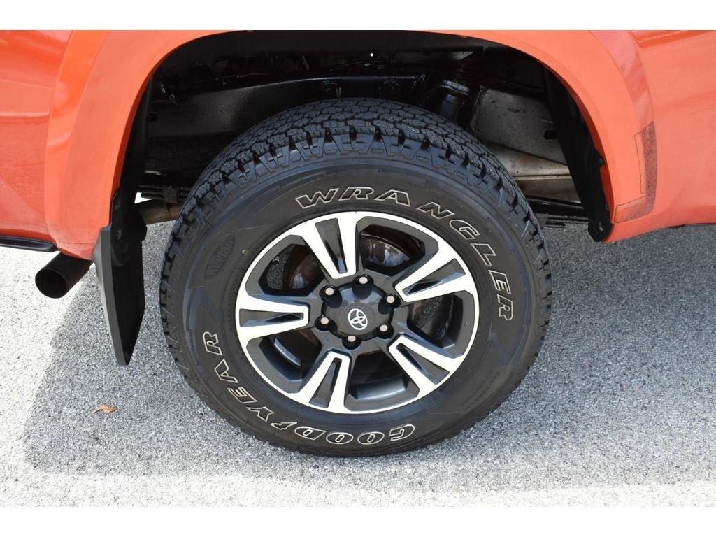 Toyota Tacoma 4WD Access Cab V6 MT TRD Sport (Natl) 2017