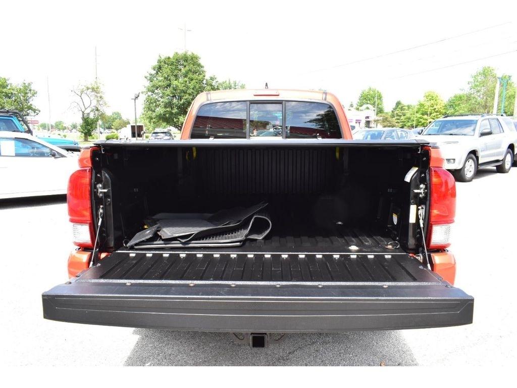 Toyota Tacoma 4WD Access Cab V6 MT TRD Sport (Natl) 2017