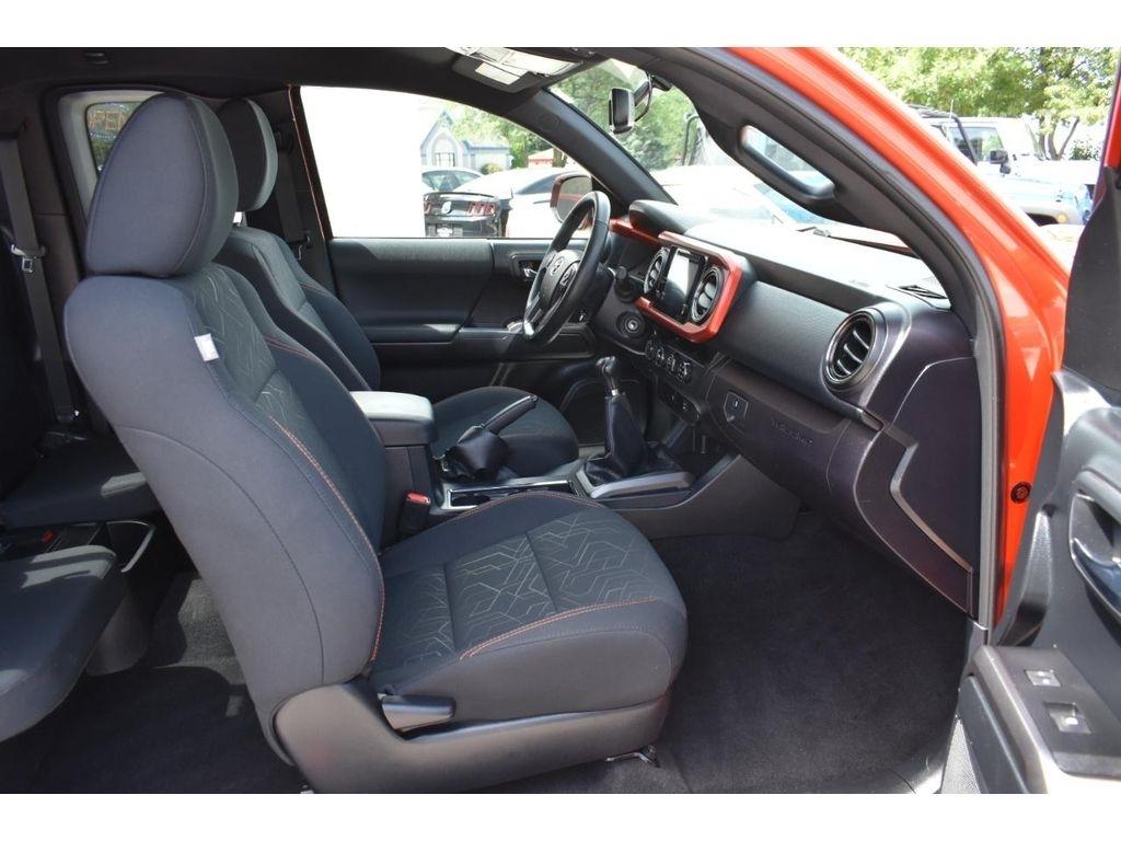 Toyota Tacoma 4WD Access Cab V6 MT TRD Sport (Natl) 2017