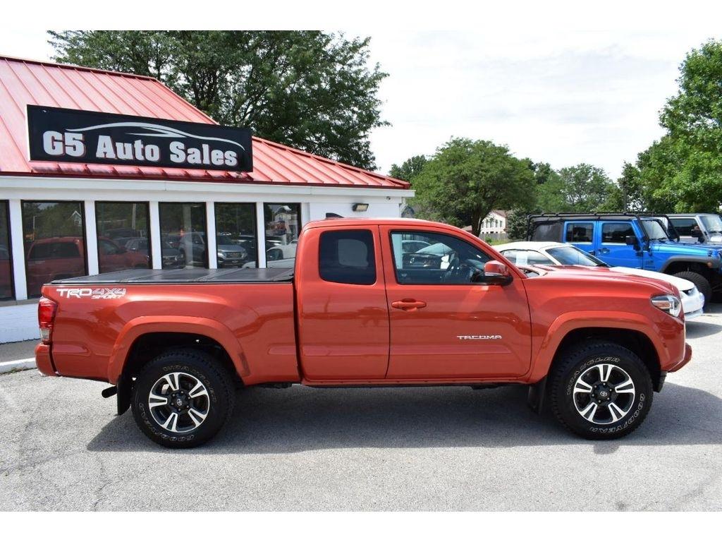 Toyota Tacoma 4WD Access Cab V6 MT TRD Sport (Natl) 2017