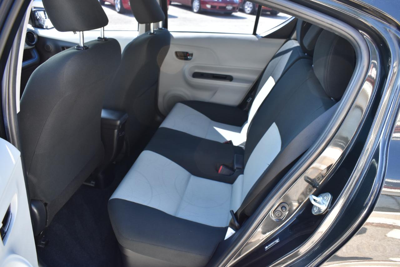 Toyota Prius c Three 2012
