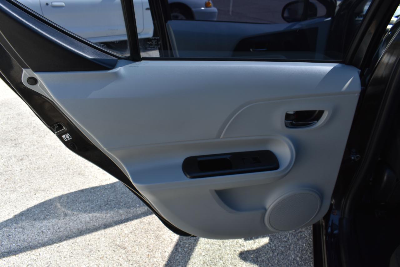 Toyota Prius c Three 2012