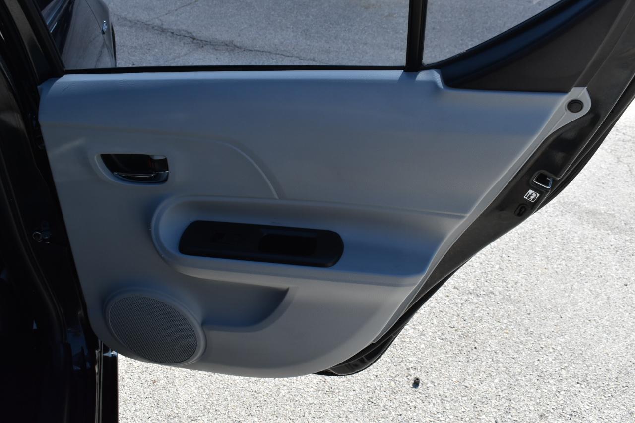 Toyota Prius c Three 2012