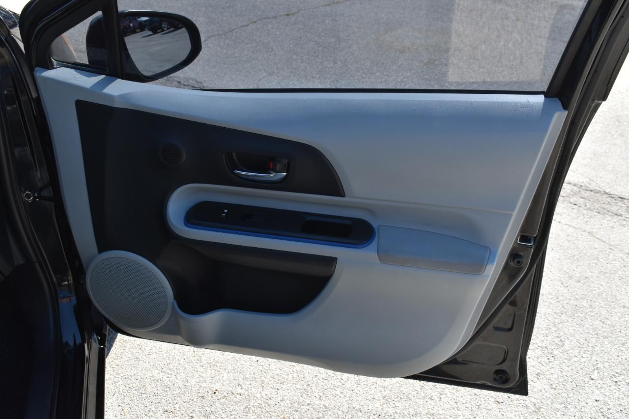 Toyota Prius c Three 2012
