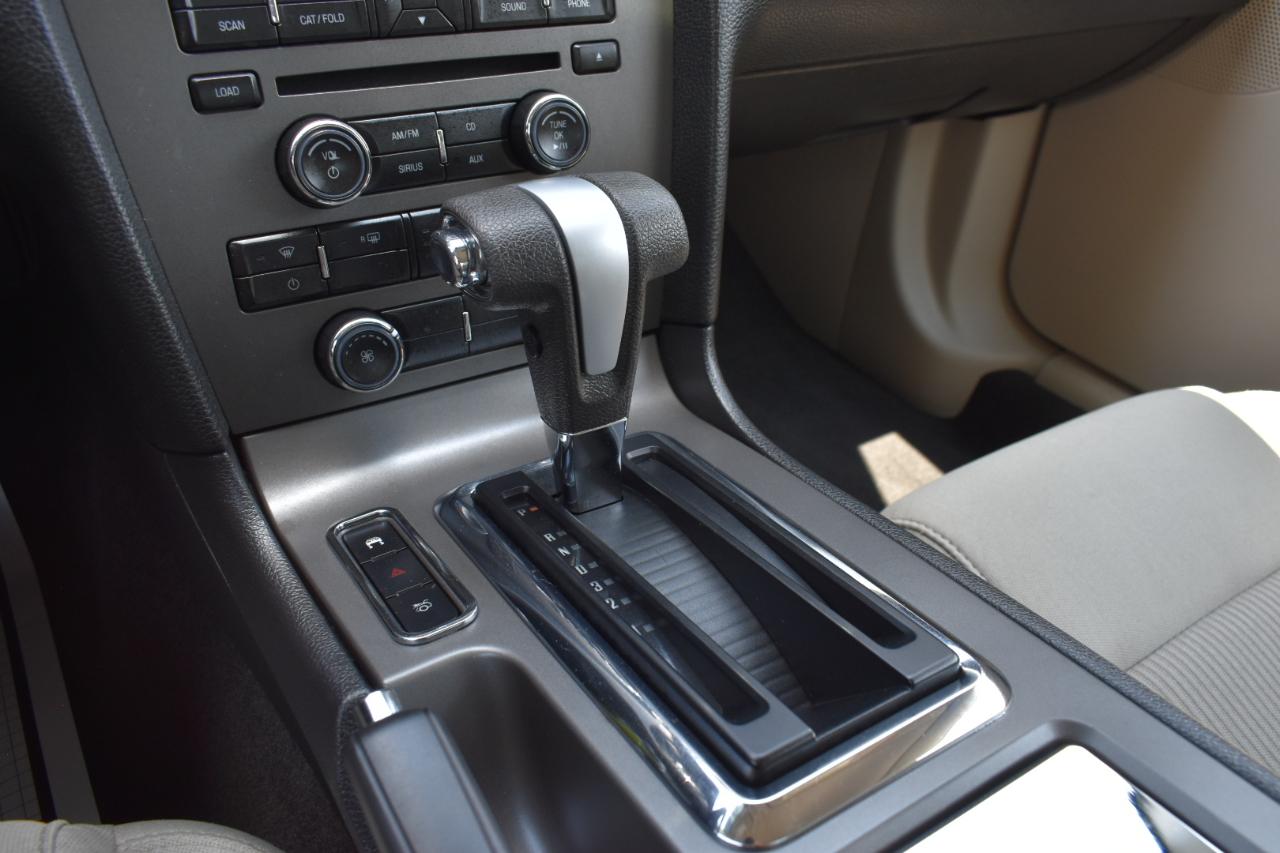 Ford Mustang V6 Coupe 2011