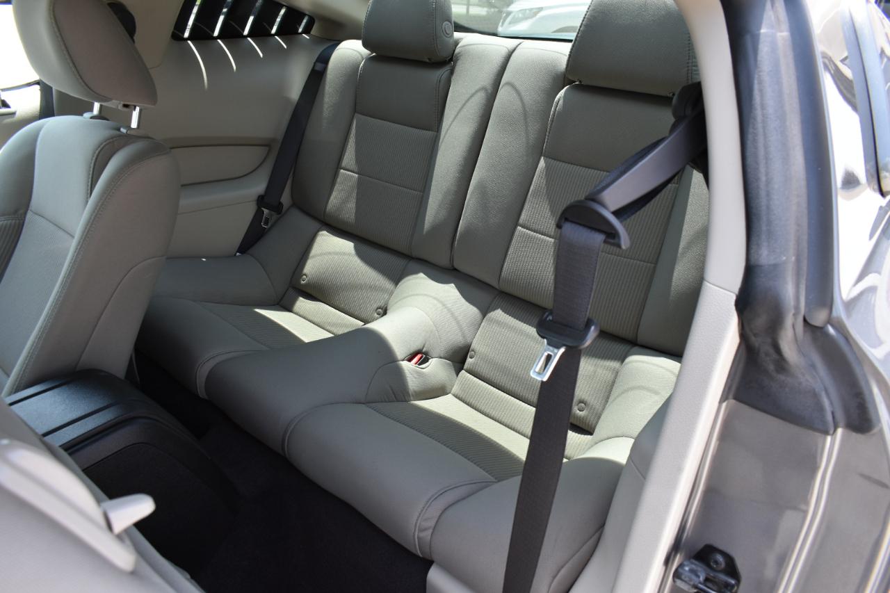Ford Mustang V6 Coupe 2011