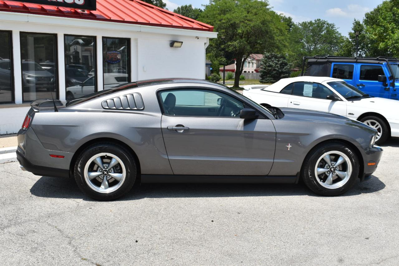 Ford Mustang V6 Coupe 2011