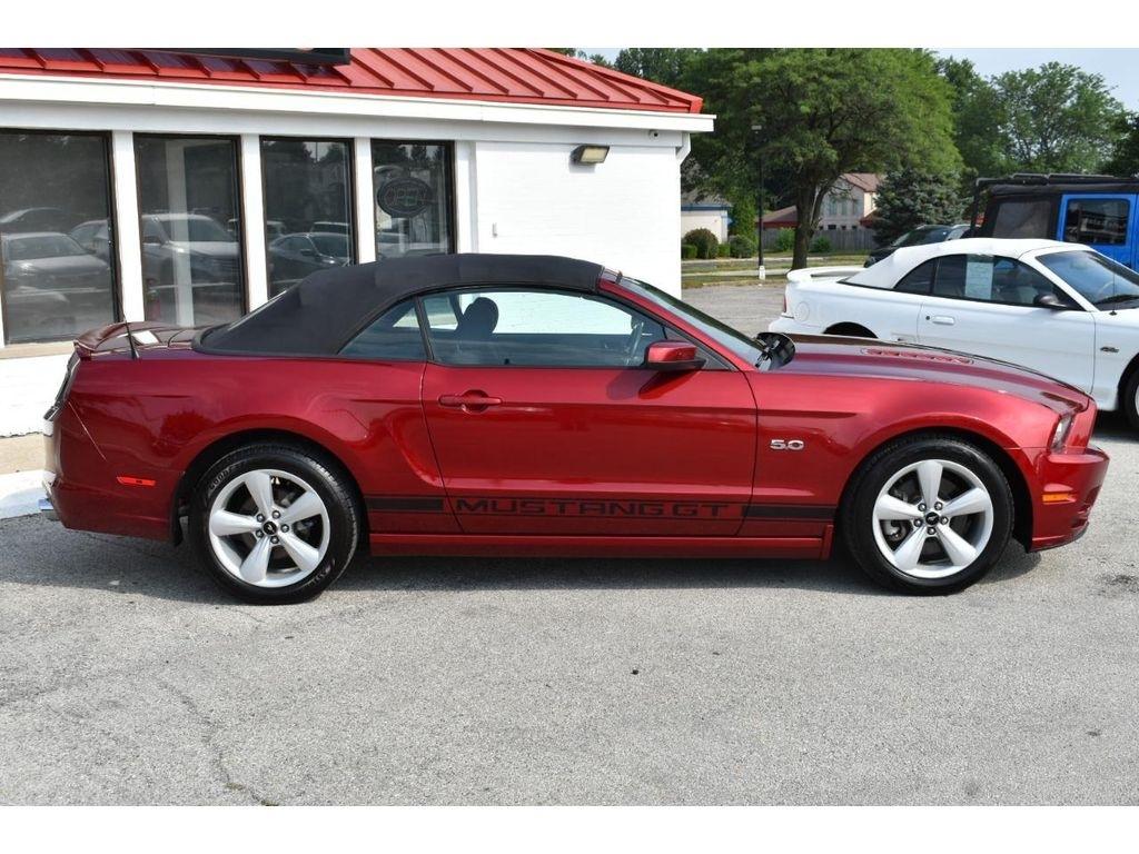 Ford Mustang GT convertible 2014