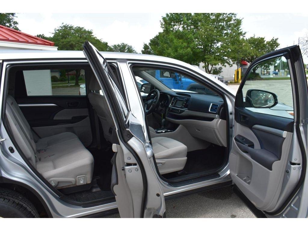 Toyota Highlander LE AWD V6 2016