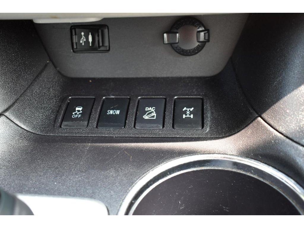 Toyota Highlander LE AWD V6 2016