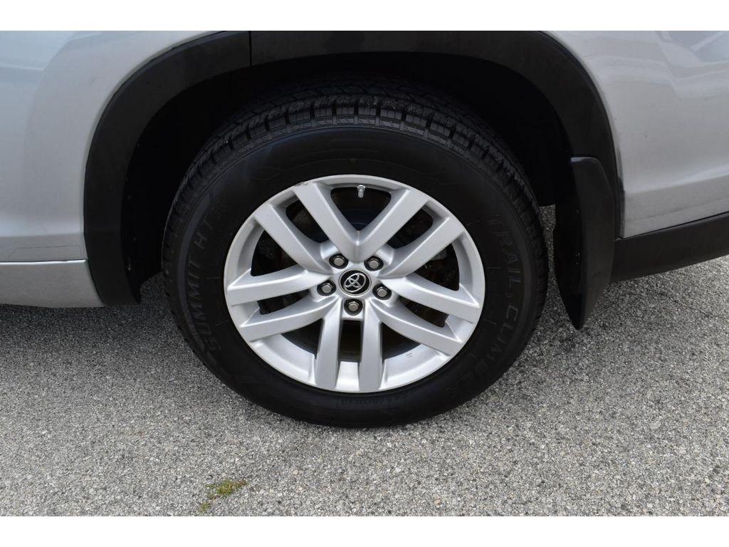 Toyota Highlander LE AWD V6 2016