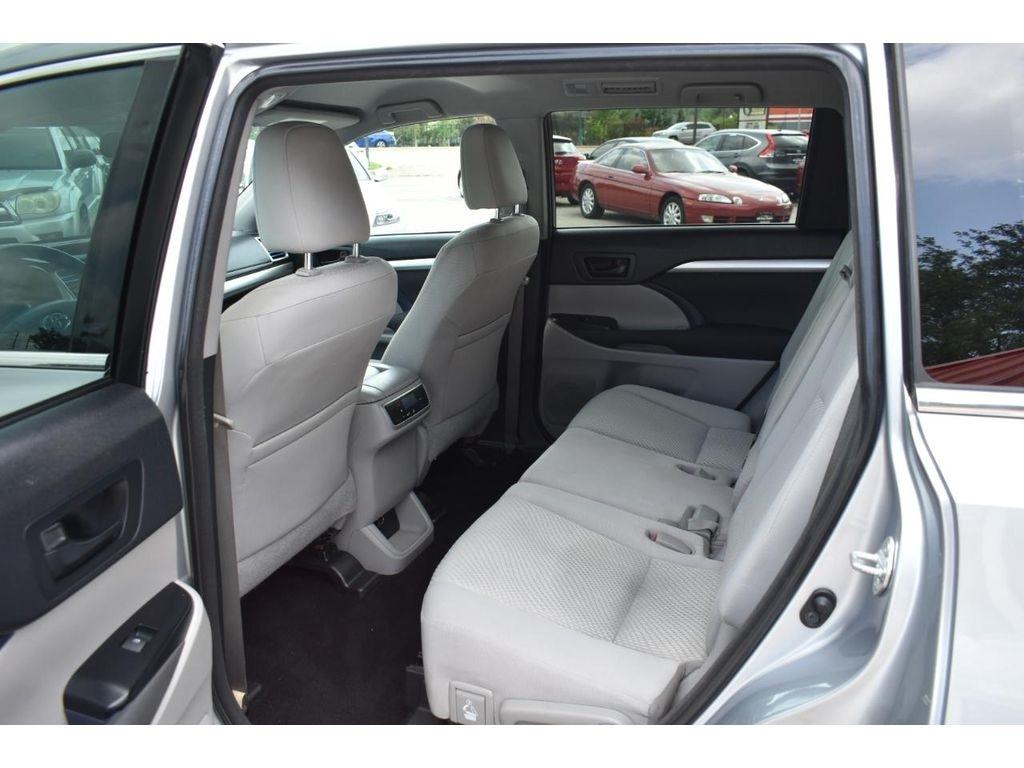 Toyota Highlander LE AWD V6 2016