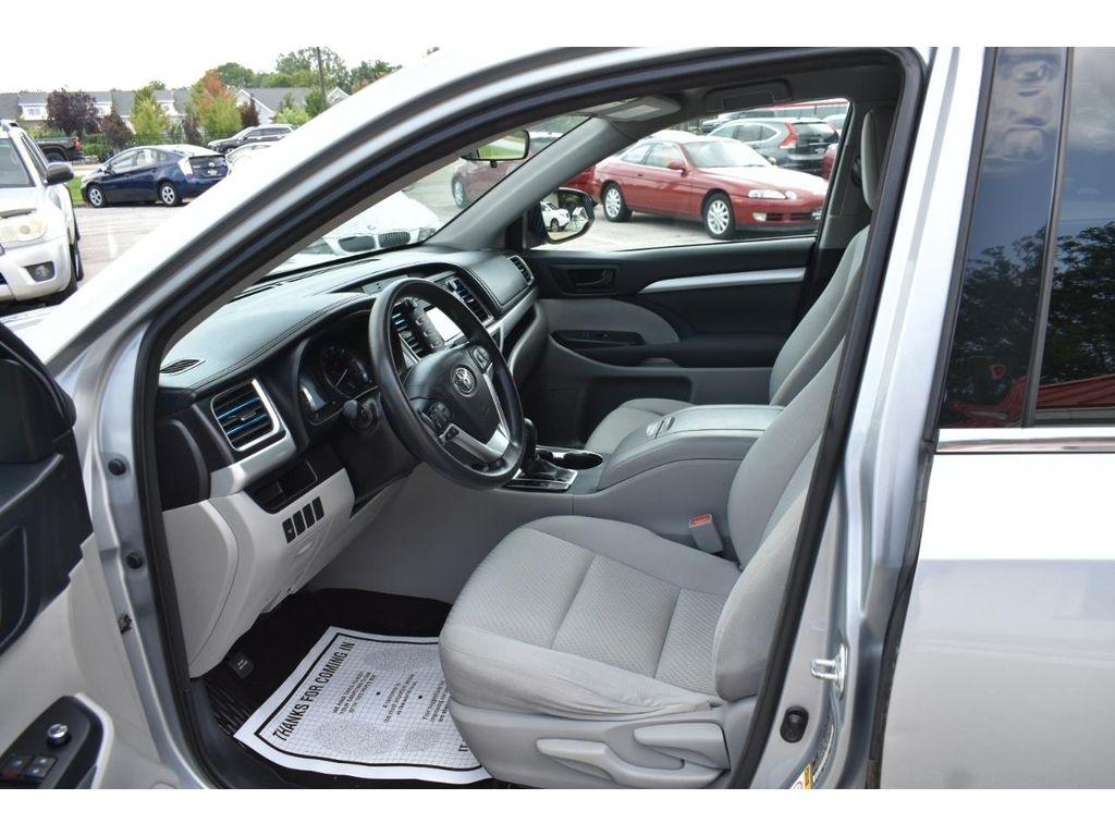 Toyota Highlander LE AWD V6 2016