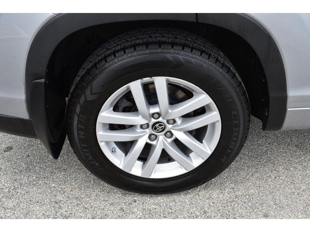Toyota Highlander LE AWD V6 2016
