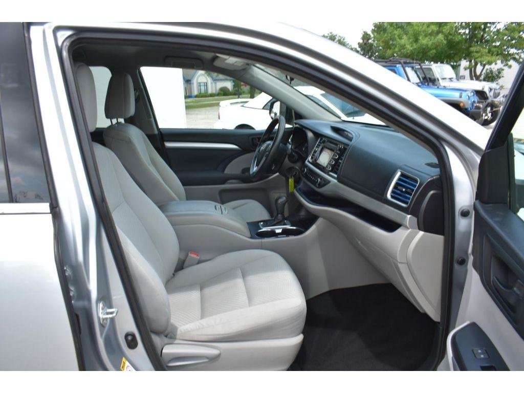Toyota Highlander LE AWD V6 2016