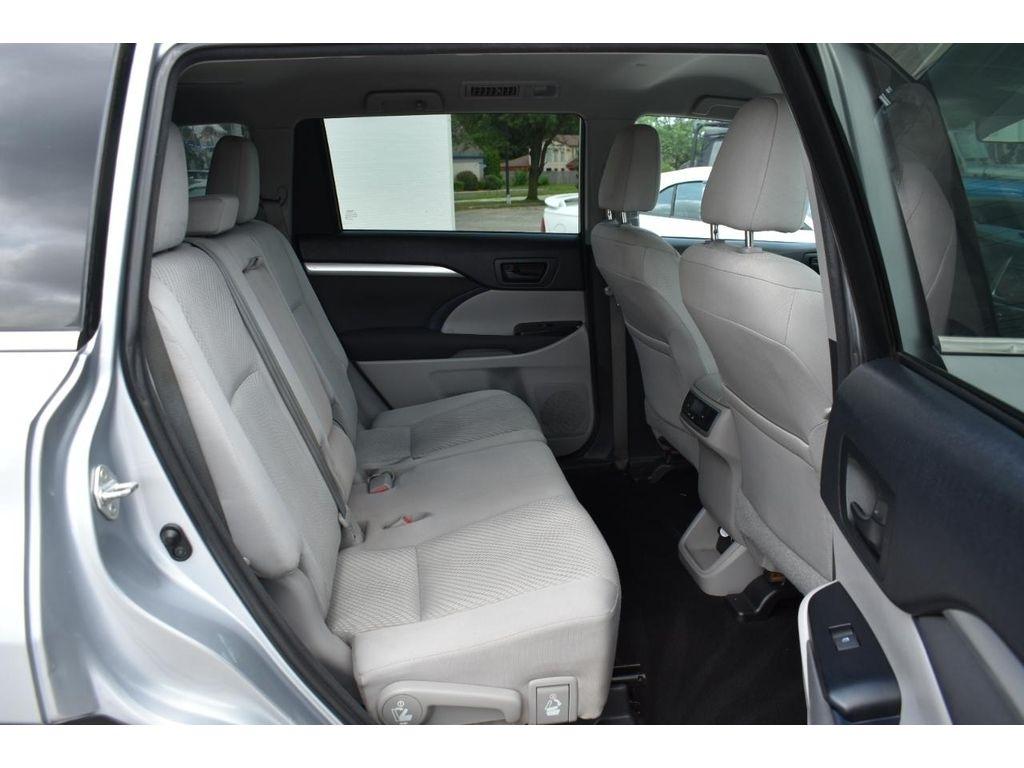 Toyota Highlander LE AWD V6 2016