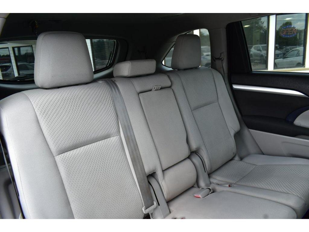 Toyota Highlander LE AWD V6 2016