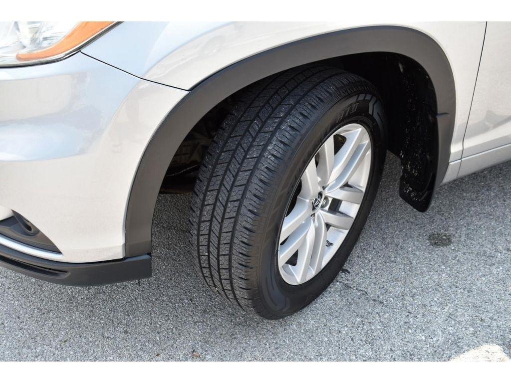 Toyota Highlander LE AWD V6 2016