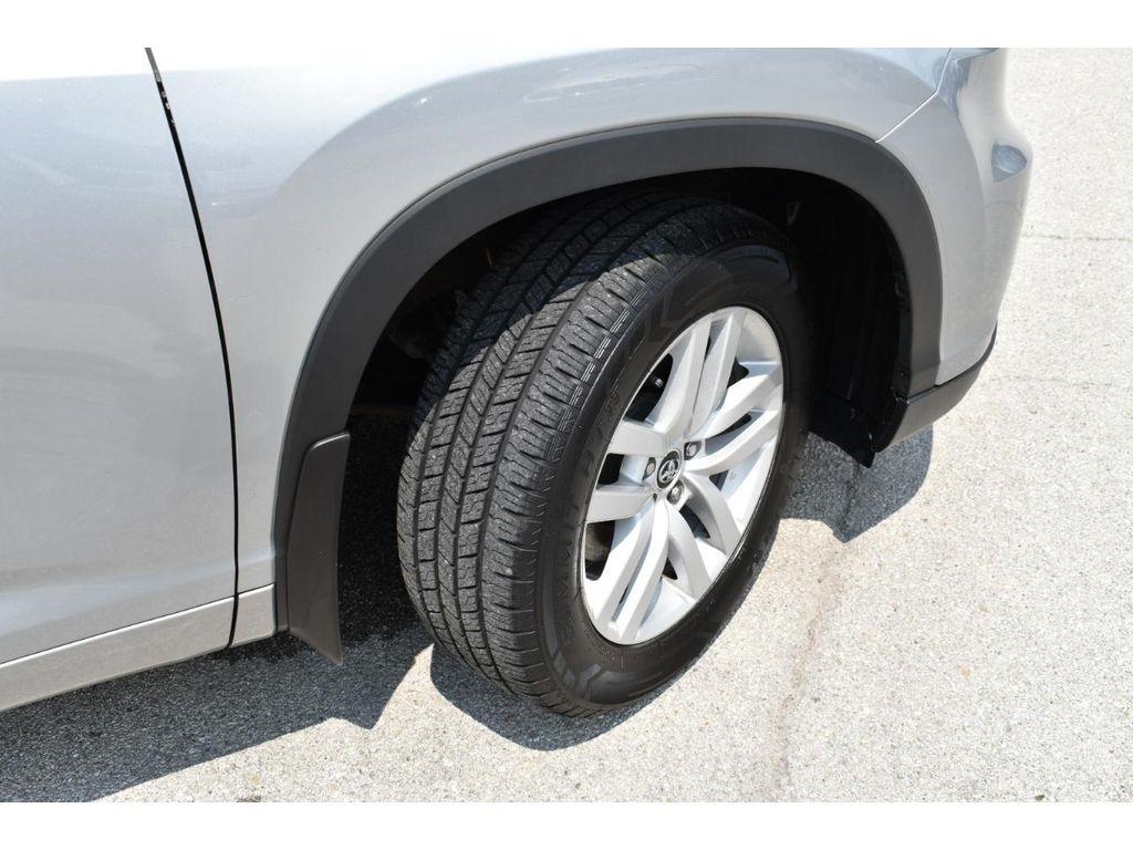 Toyota Highlander LE AWD V6 2016
