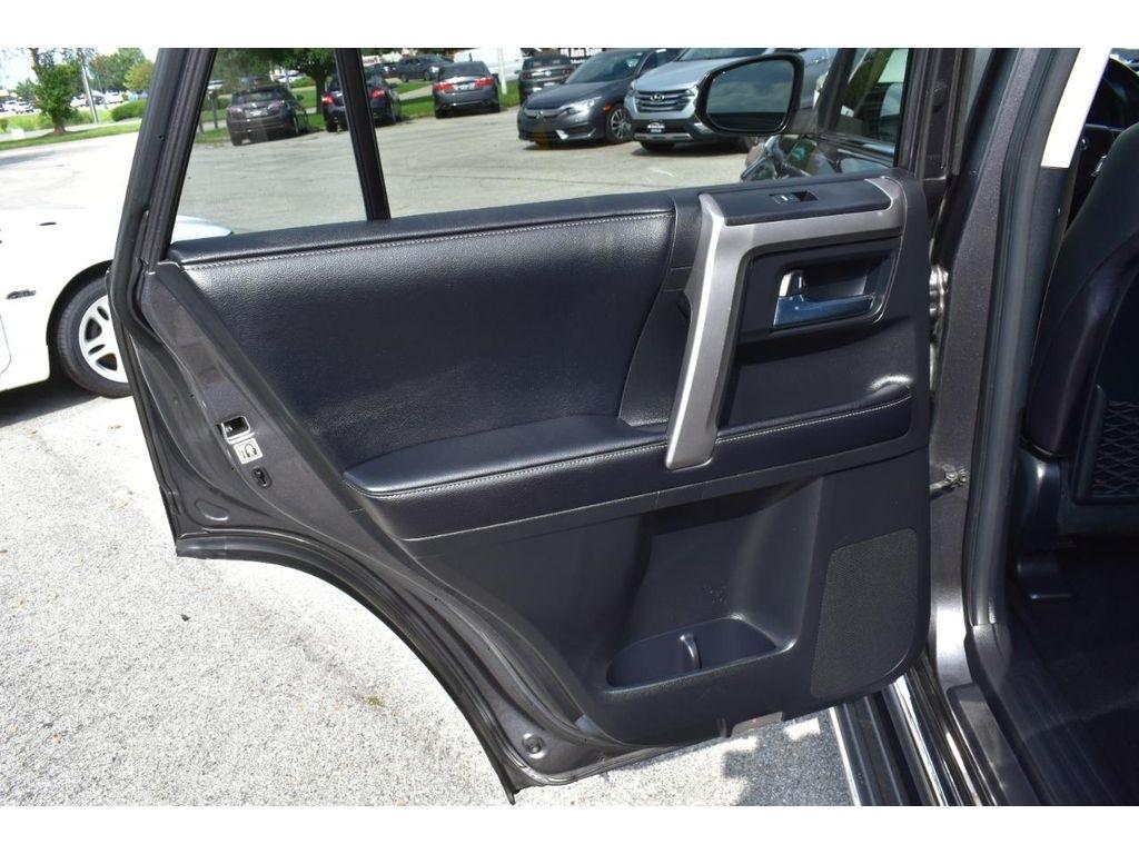 Toyota 4Runner Limited 4WD V6 2016