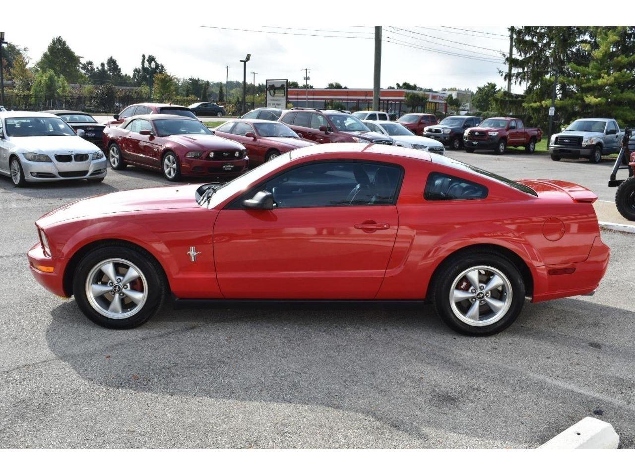 Ford Mustang V6 Deluxe Coupe 2007