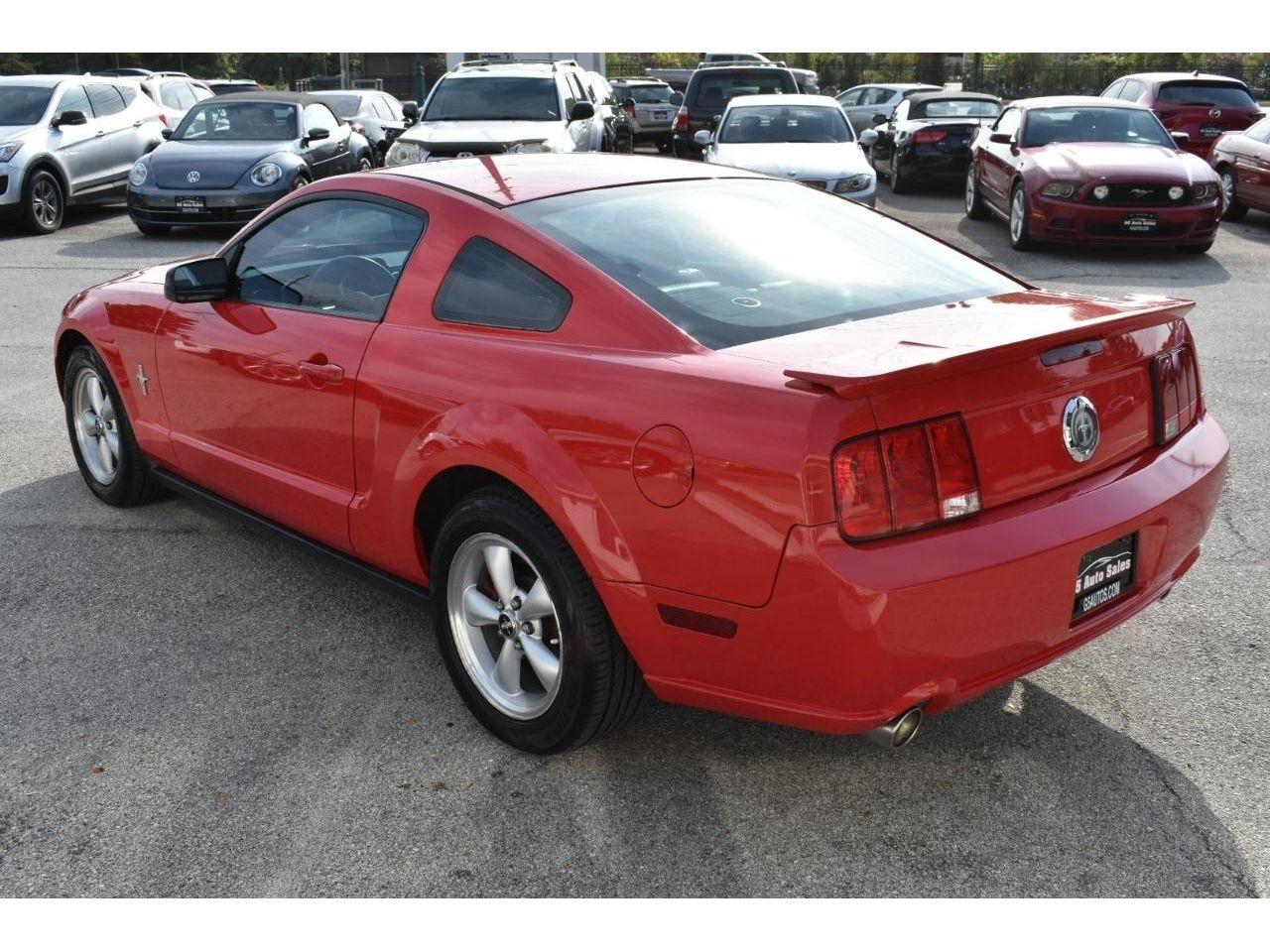 Ford Mustang V6 Deluxe Coupe 2007
