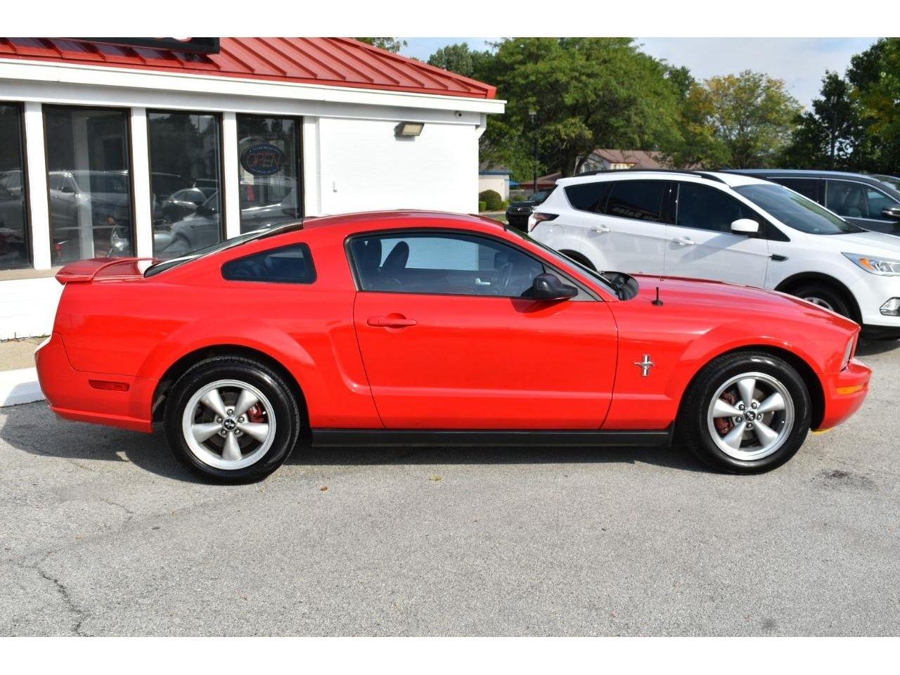 Ford Mustang V6 Deluxe Coupe 2007