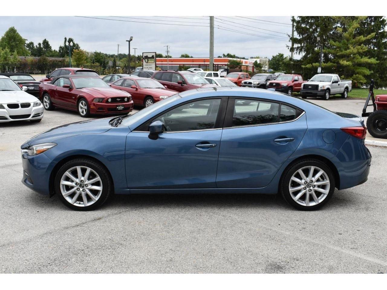 Mazda MAZDA3 i Touring MT 4-Door 2017