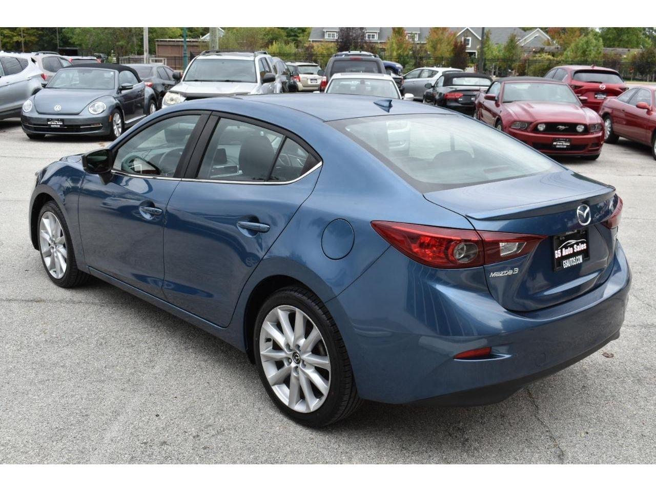Mazda MAZDA3 i Touring MT 4-Door 2017