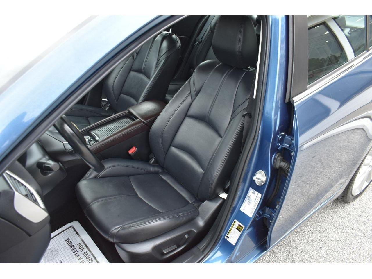 Mazda MAZDA3 i Touring MT 4-Door 2017