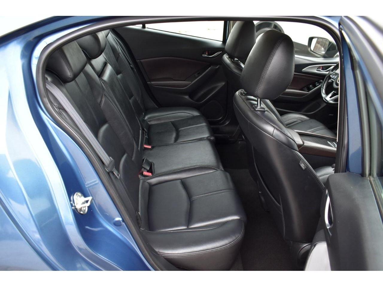 Mazda MAZDA3 i Touring MT 4-Door 2017