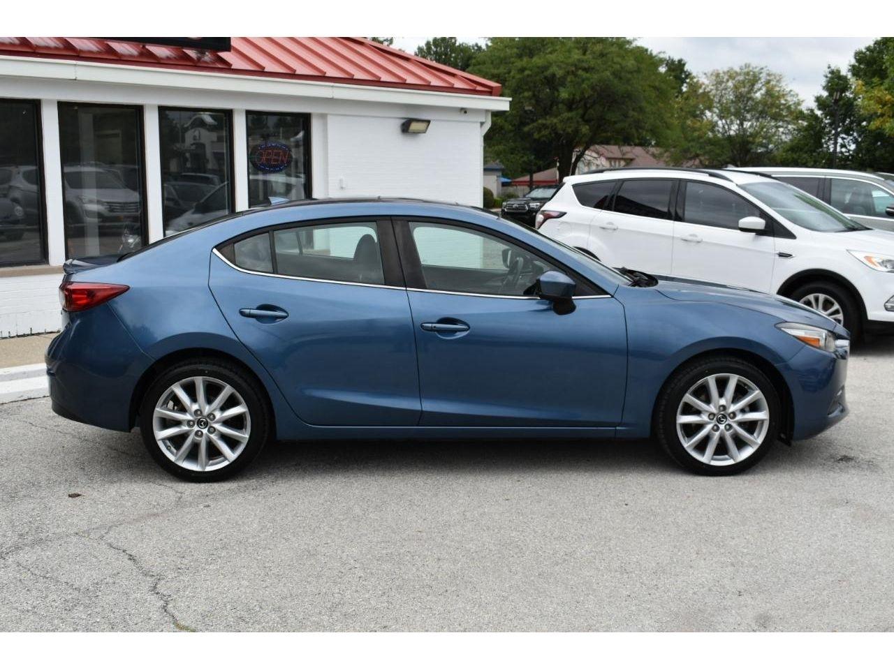 Mazda MAZDA3 i Touring MT 4-Door 2017