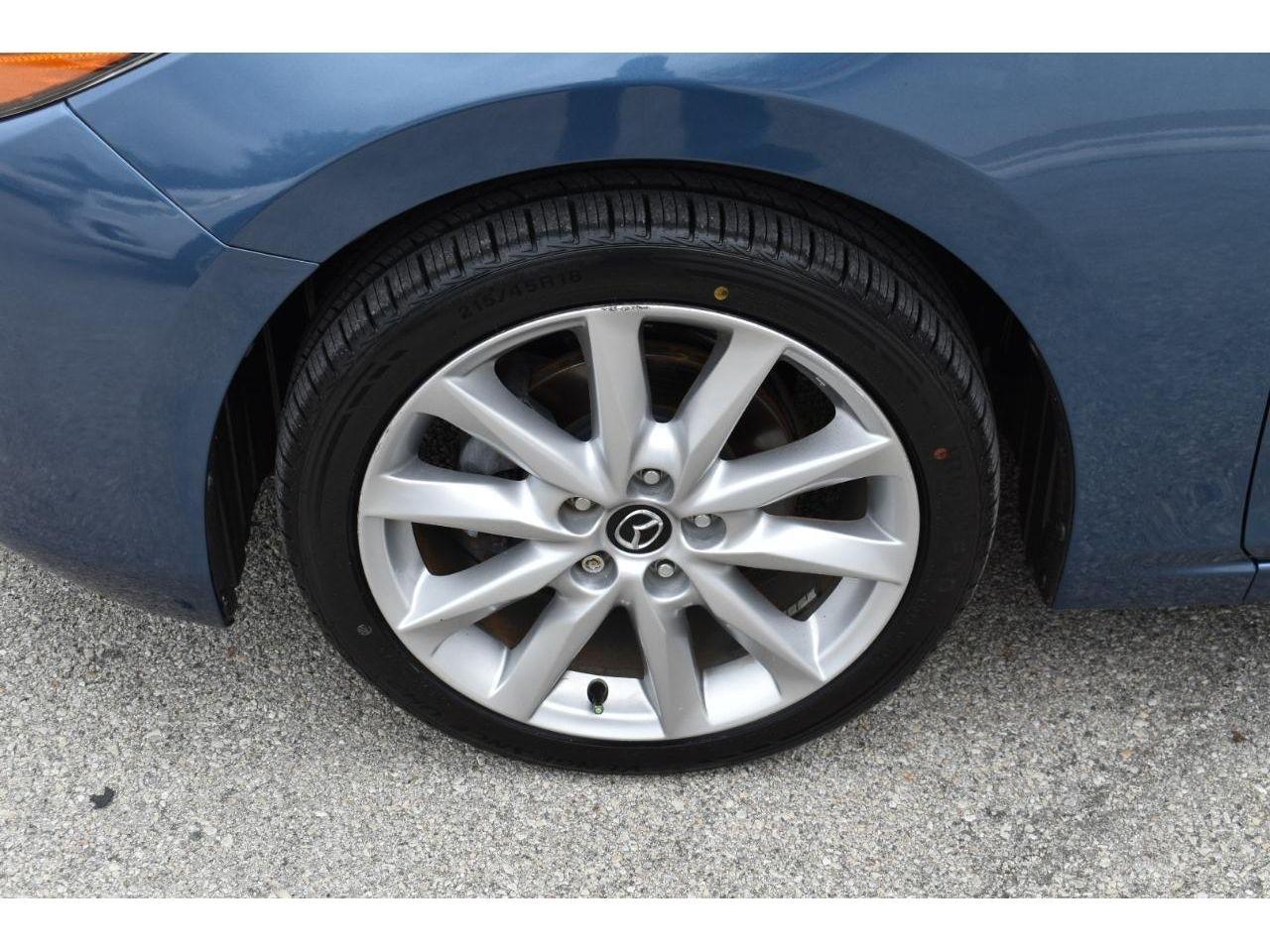 Mazda MAZDA3 i Touring MT 4-Door 2017