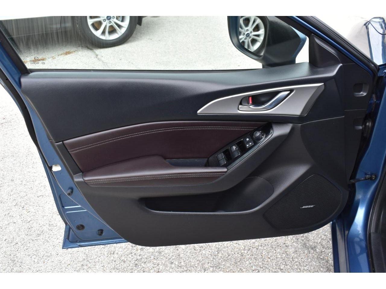 Mazda MAZDA3 i Touring MT 4-Door 2017