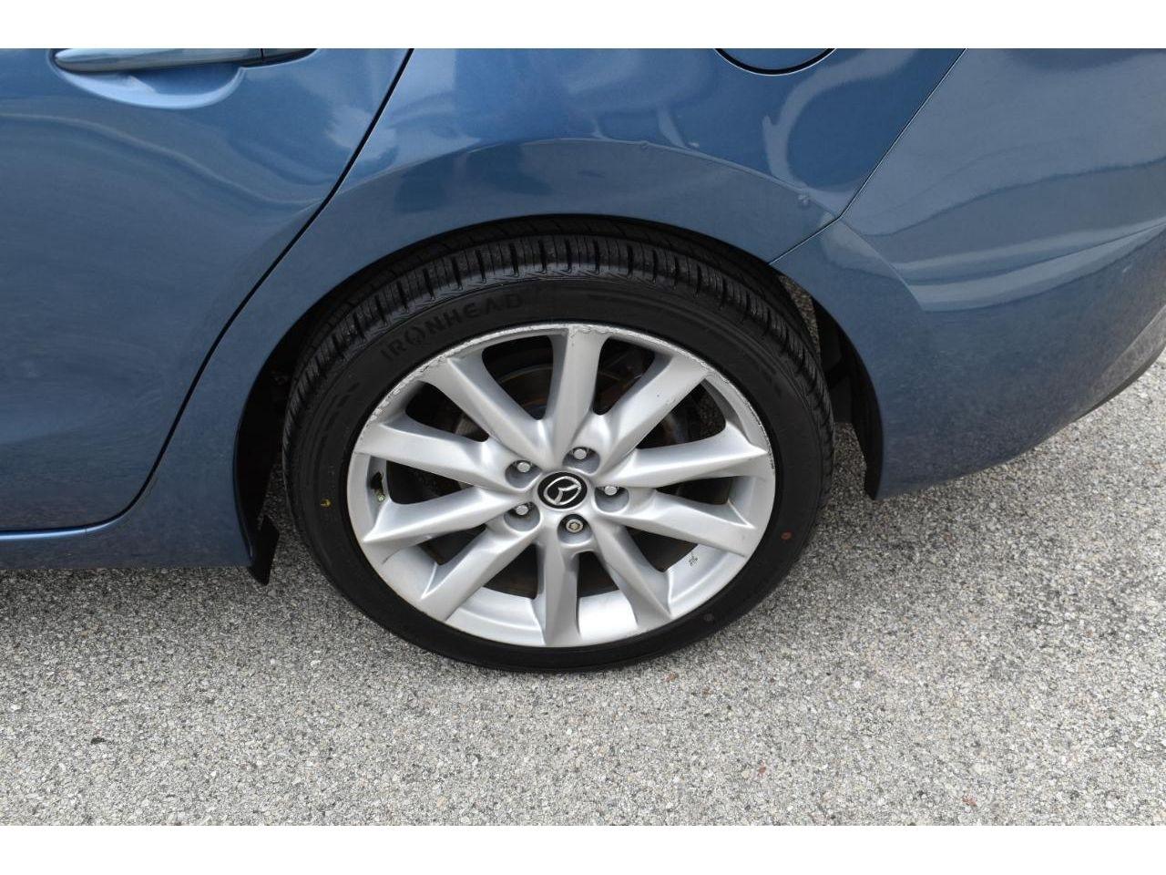 Mazda MAZDA3 i Touring MT 4-Door 2017