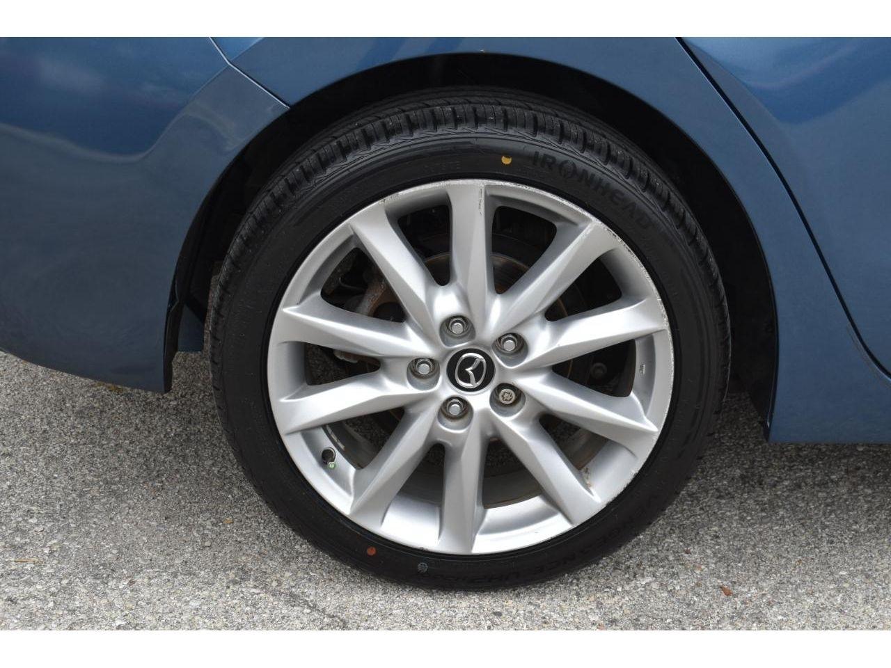 Mazda MAZDA3 i Touring MT 4-Door 2017