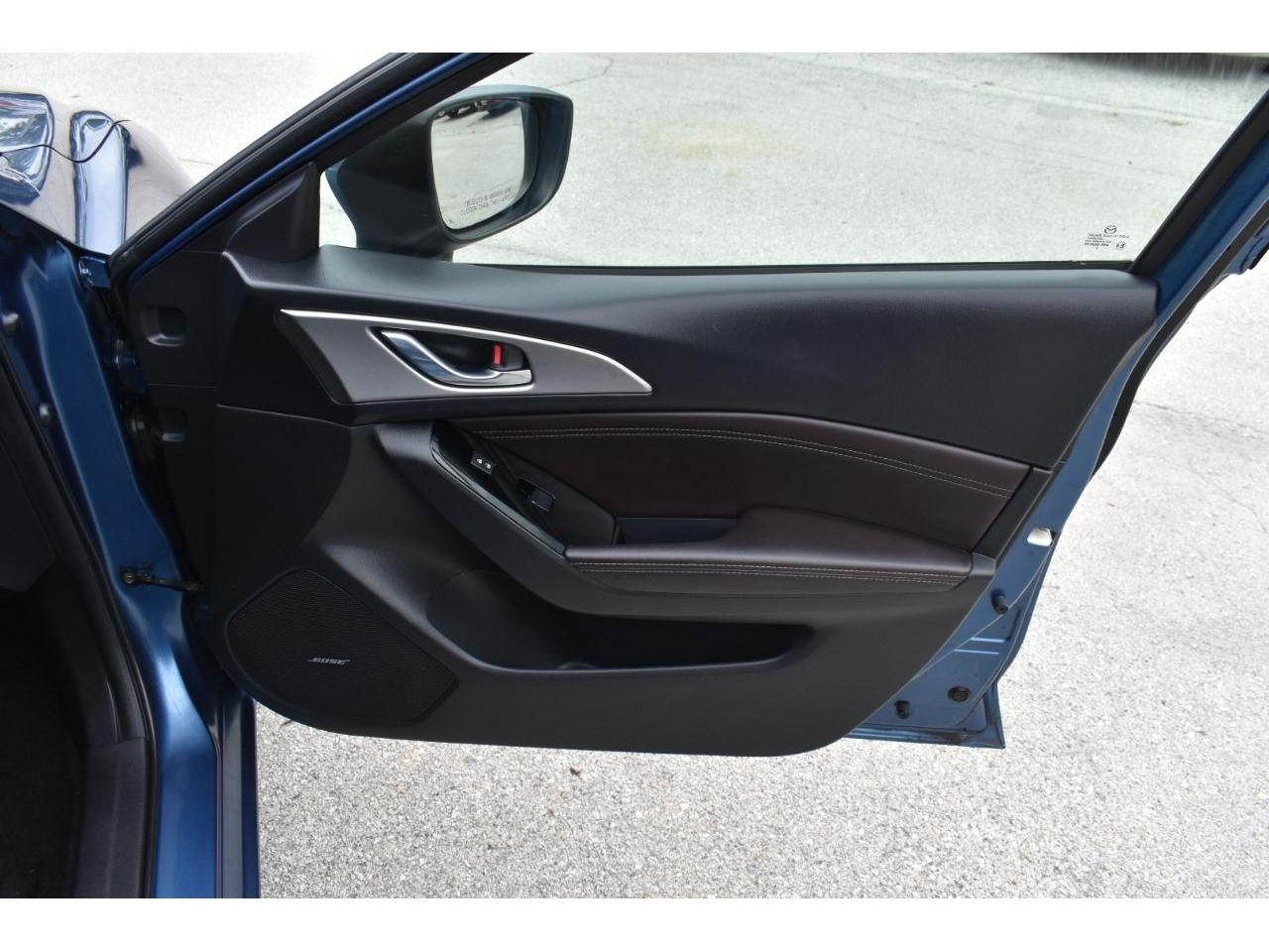 Mazda MAZDA3 i Touring MT 4-Door 2017
