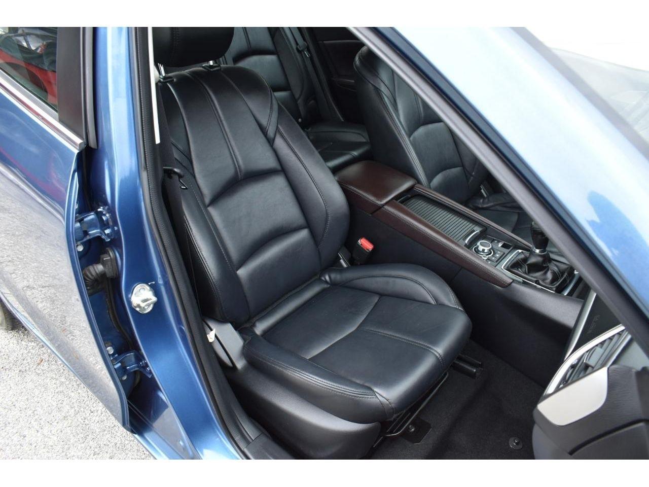 Mazda MAZDA3 i Touring MT 4-Door 2017