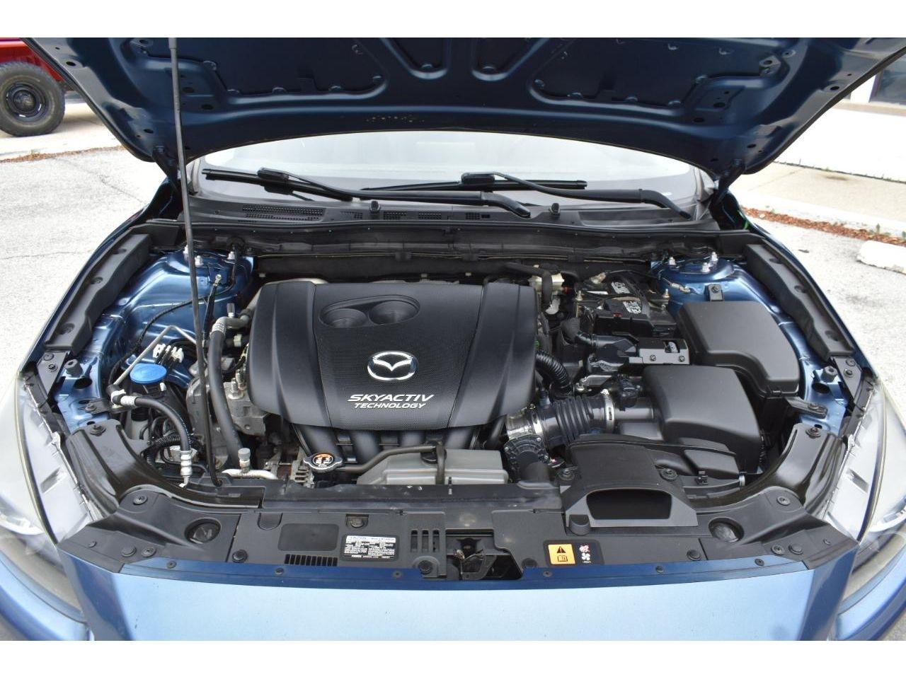 Mazda MAZDA3 i Touring MT 4-Door 2017