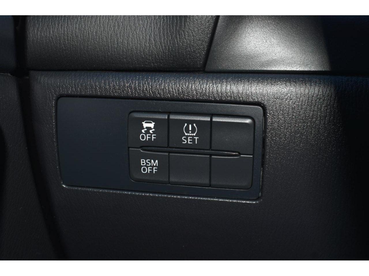 Mazda MAZDA3 I Grand Touring AT 4-Door 2015