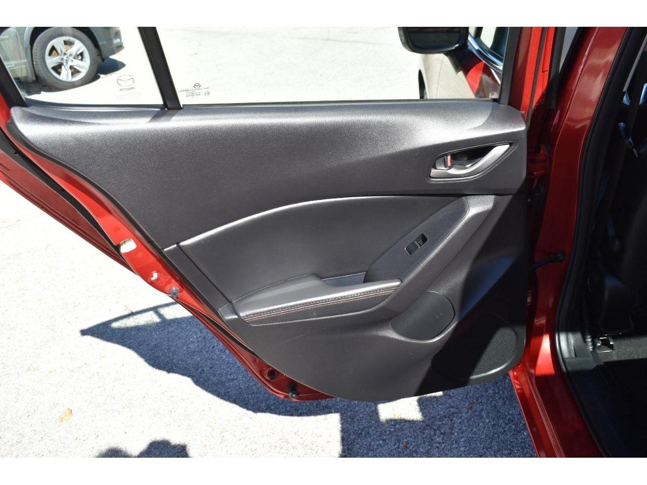 Mazda MAZDA3 I Grand Touring AT 4-Door 2015