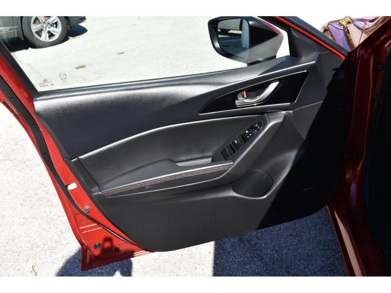 Mazda MAZDA3 I Grand Touring AT 4-Door 2015