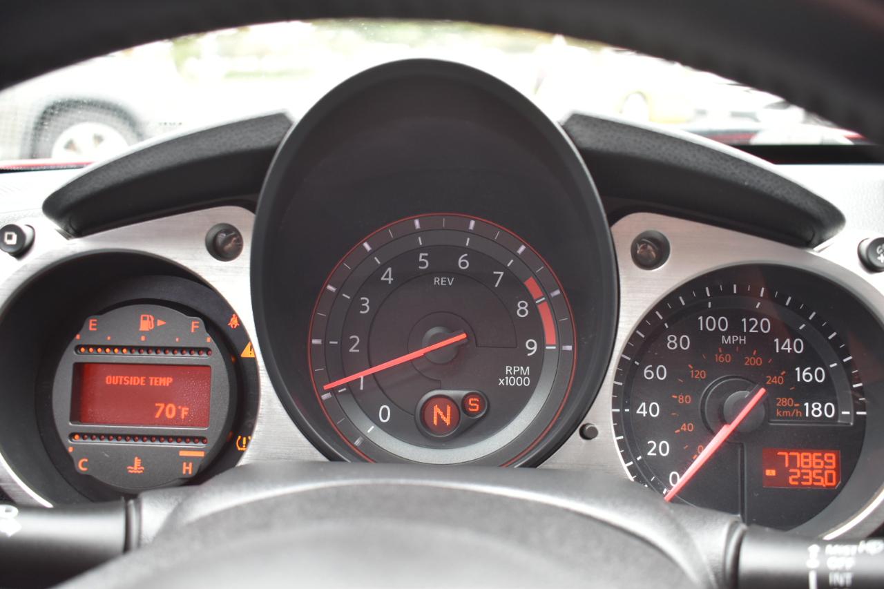 Nissan Z 370Z Coupe Sport Tech 6MT 2015