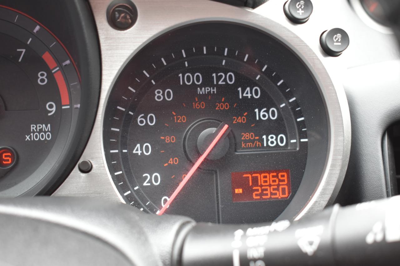 Nissan Z 370Z Coupe Sport Tech 6MT 2015