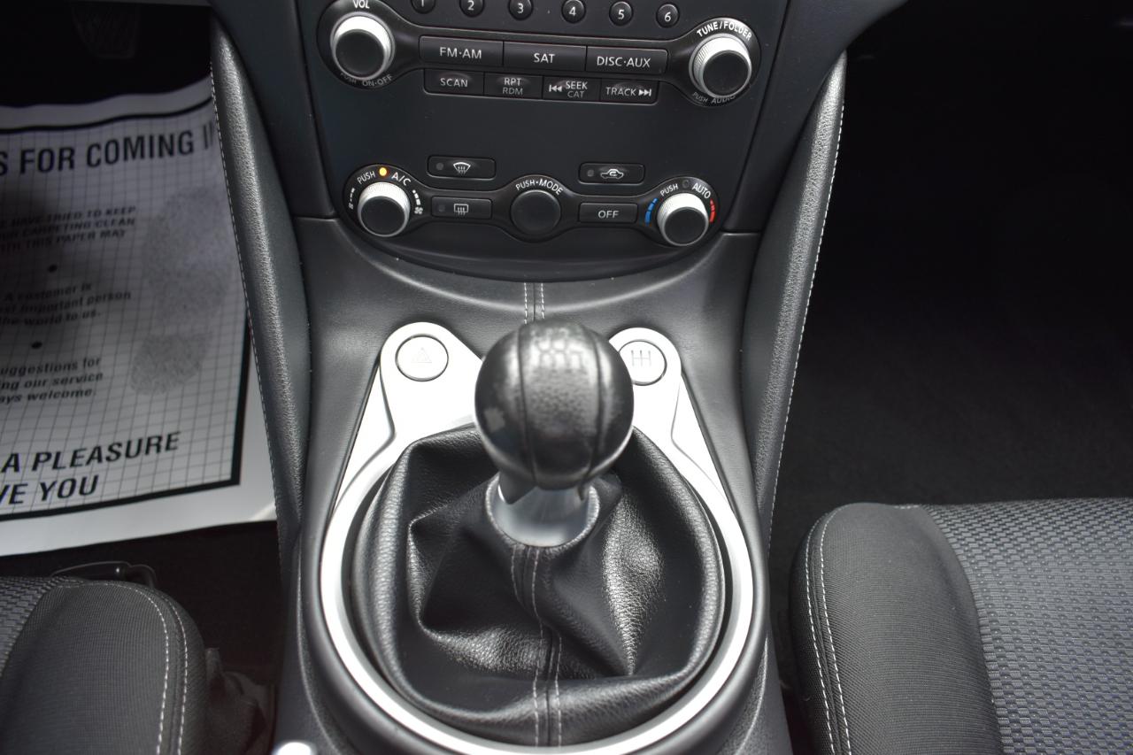Nissan Z 370Z Coupe Sport Tech 6MT 2015